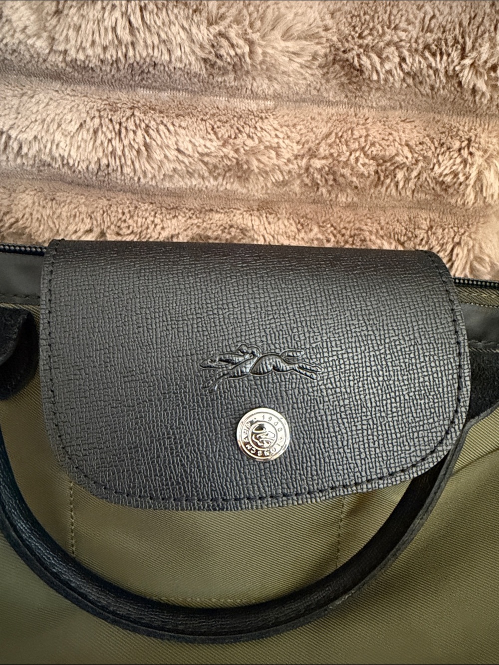 Longchamp Olive Nylon Crossbody with Black Trim - Picture 2 of 10